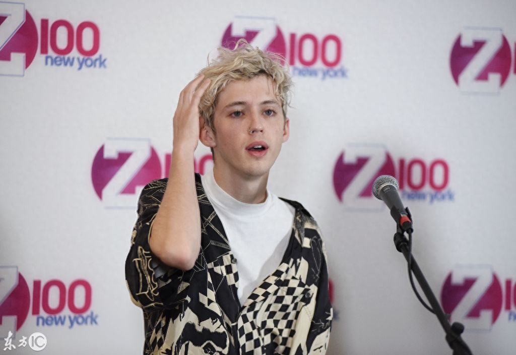 小鲜肉“戳爷”特洛伊希文 简直帅呆了