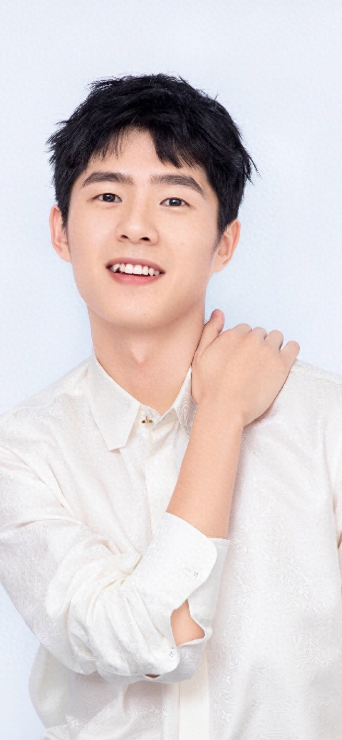 宝藏男孩刘昊然高清手机壁纸 每一张歪头浅笑露虎牙喜欢哪一张呢