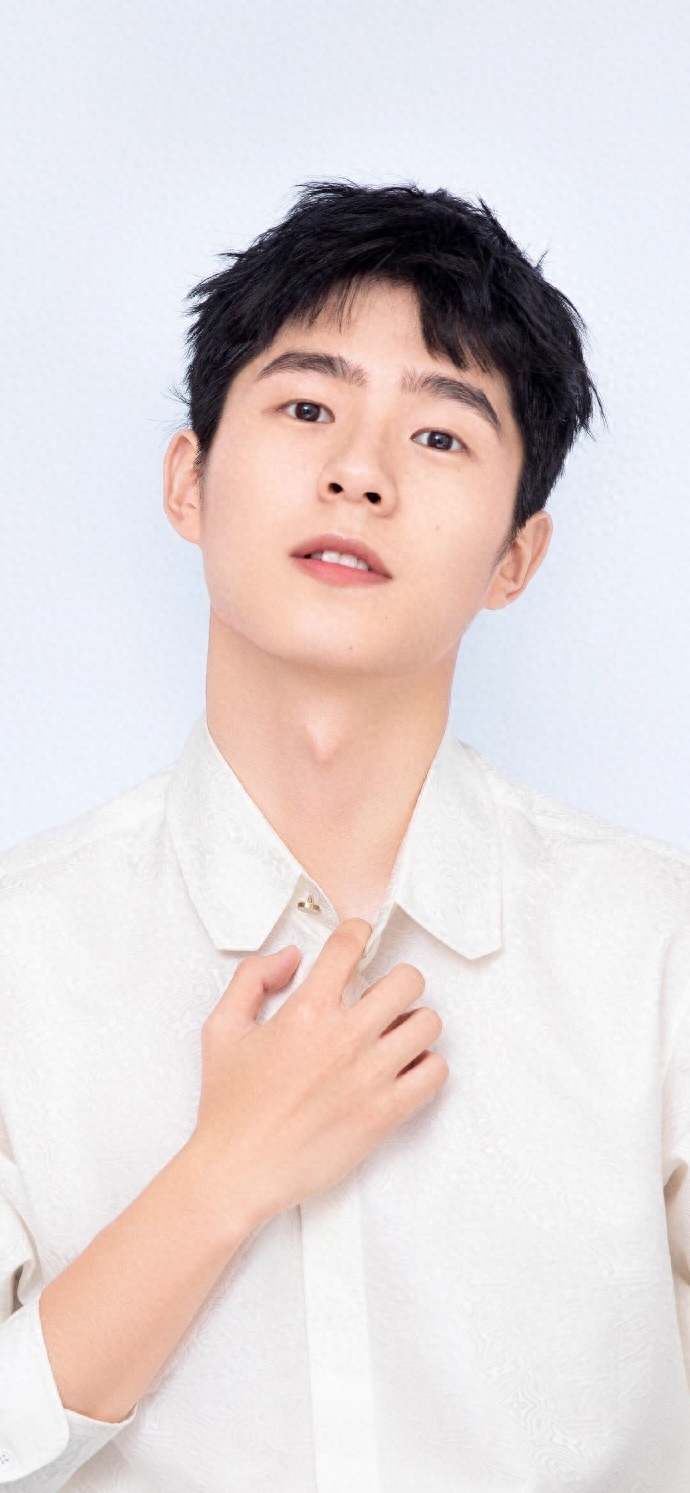 宝藏男孩刘昊然高清手机壁纸 每一张歪头浅笑露虎牙喜欢哪一张呢