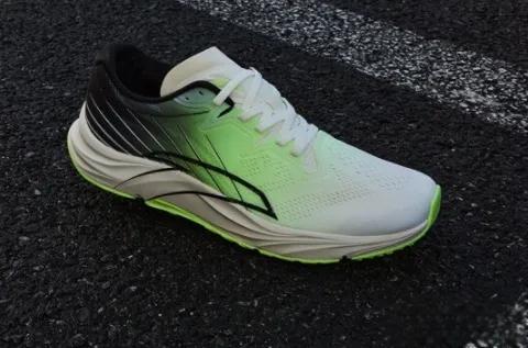 安踏跑鞋选购攻略，安踏跑鞋哪款值得入手，安踏跑鞋排行榜-