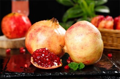 石榴怎么保存时间长一点(石榴好吃难保存?老果农教我一招,放一年都不会坏,