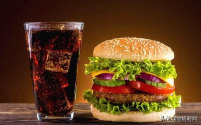 怎么冻冰块?加上这一步,瞬间就能成肯德基那样透明的冰块儿