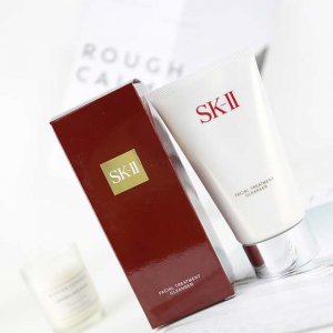 洁面乳和洗面奶的区别是什么(洁面乳和洗面奶的区别)