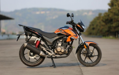 ​解析万元级国产实用街车：配250cc发动机，油耗2.5升，续航500km