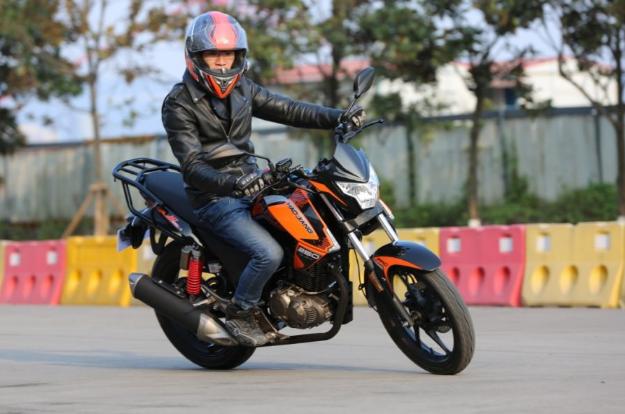 解析万元级国产实用街车：配250cc发动机，油耗2.5升，续航500km-