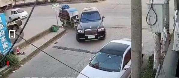 三轮车撞上700多万元劳斯莱斯,车损金额估计20多万,需多方认定-
