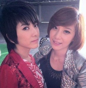 ​李斯丹妮和刘忻是什么关系 两人姐妹情深