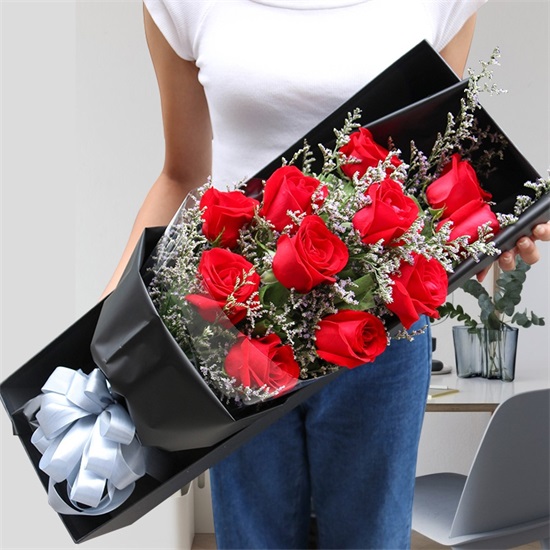 1朵玫瑰代表什么含义(男生一般送什么人11朵玫瑰花?)"