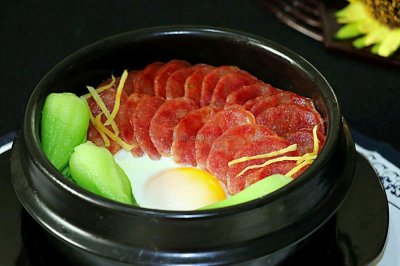 自家做煲仔饭的做法 ,步骤特简单,用料很实在,一点都不比买的差