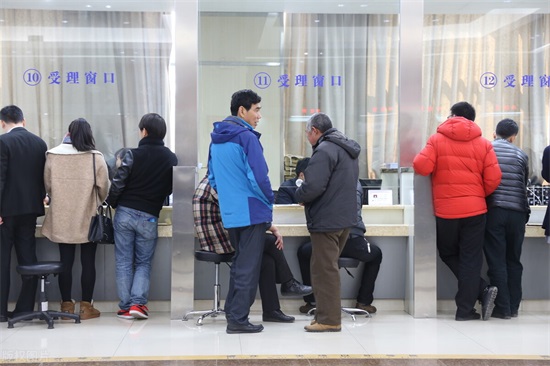 0年产权到期怎么办(70年后,房子产权到期了怎么办?收回还是续期?续期还要收费吗?)"