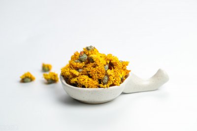 枸杞菊花茶用量 肝火怎么清最见效?一杯菊花水,眼睛干涩、红肿、红血丝通通赶