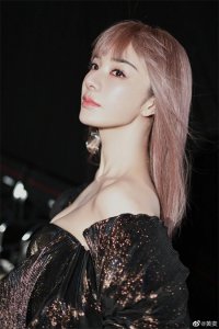 黄奕惊艳的照片(黄奕的美照)