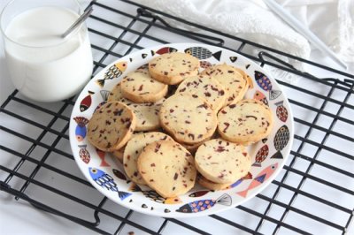 电烤箱烤饼干做法(教你用电烤箱做饼干,加上这个食材会更香,香酥可口,简单
