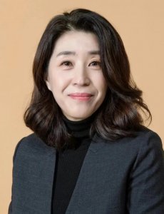 还记得韩国的“国民妈妈”金美京吗?会蹦极养蜥蜴还骑摩托?