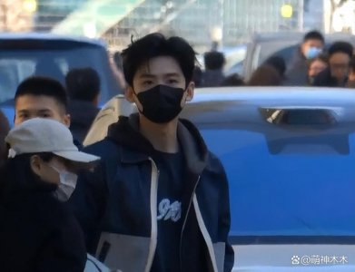 春晚彩排体现明星私德,杨幂高冷不回头,陈伟霆热情挥手