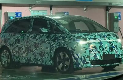 并未搭载前排侧滑门!极氪CM2E最新谍照曝光