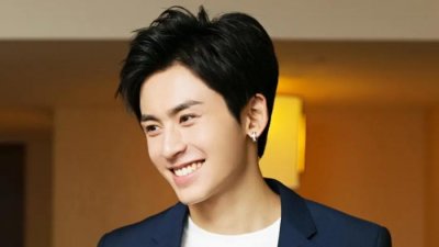 张哲瀚的现任女友是谁(张哲瀚女友长相甜美)