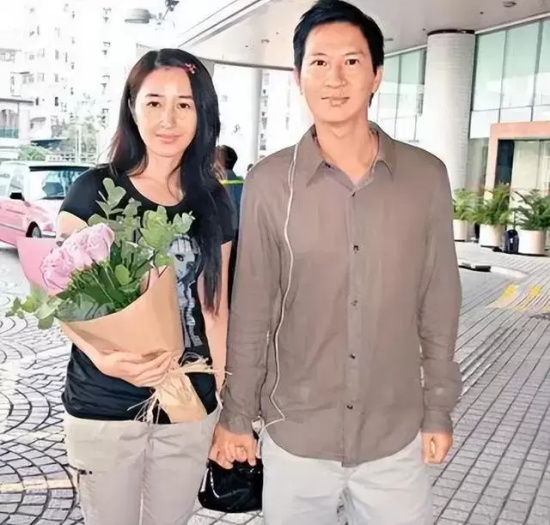 香港演员关咏荷的老公是谁()