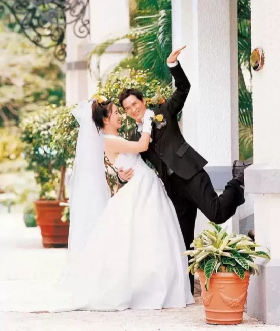 香港演员关咏荷的老公是谁()