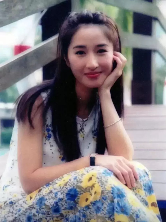 香港演员关咏荷的老公是谁()