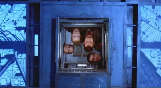 绝境求生类电影有哪些好看的（盘点10部让人腿软的绝境求生电影）