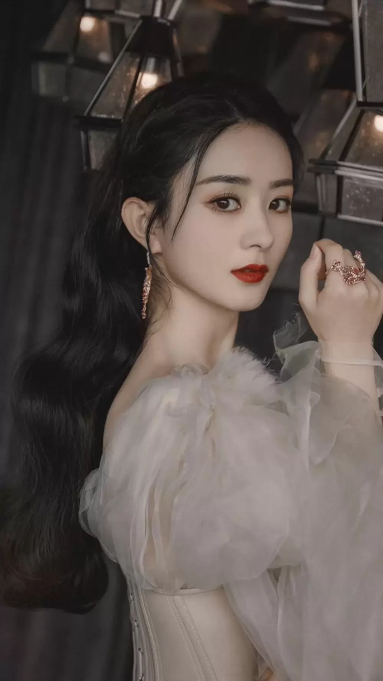 凭什么一个中专生十年后荣登福布斯？女星赵丽颖个人学历简介