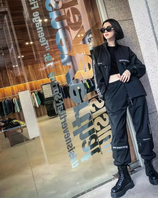 三吉彩花曾经出现在周杰伦MV里的美女，身材真是太标准了！