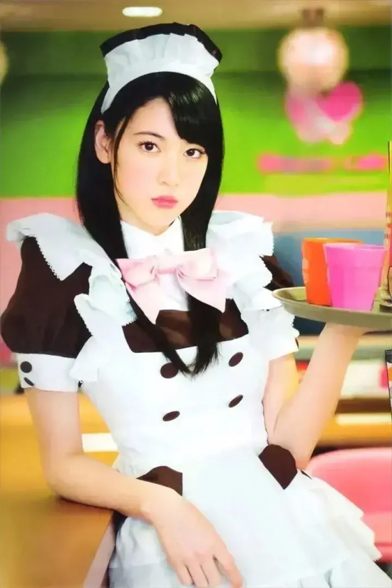 三吉彩花曾经出现在周杰伦MV里的美女，身材真是太标准了！