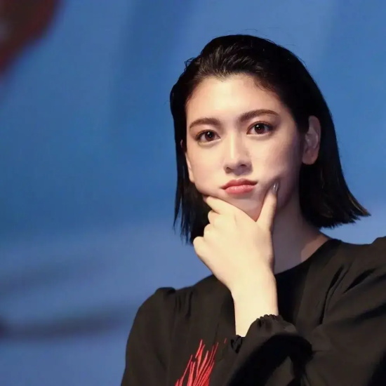 三吉彩花曾经出现在周杰伦MV里的美女，身材真是太标准了！