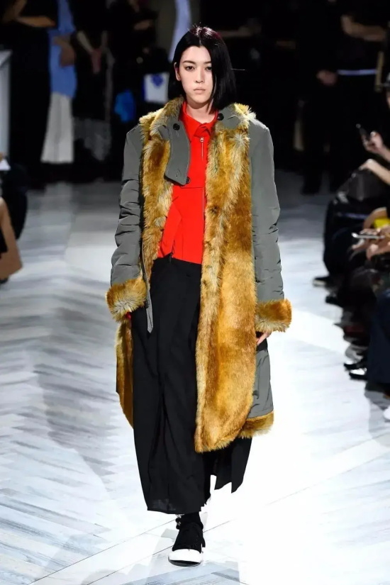 三吉彩花曾经出现在周杰伦MV里的美女，身材真是太标准了！