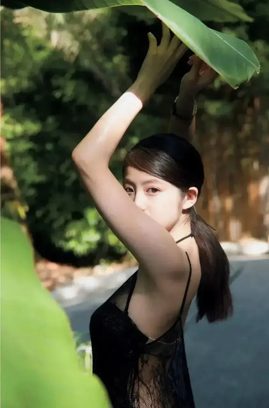 刚出道就被誉为福冈第一美少女，今田美樱ins写真美图赏析