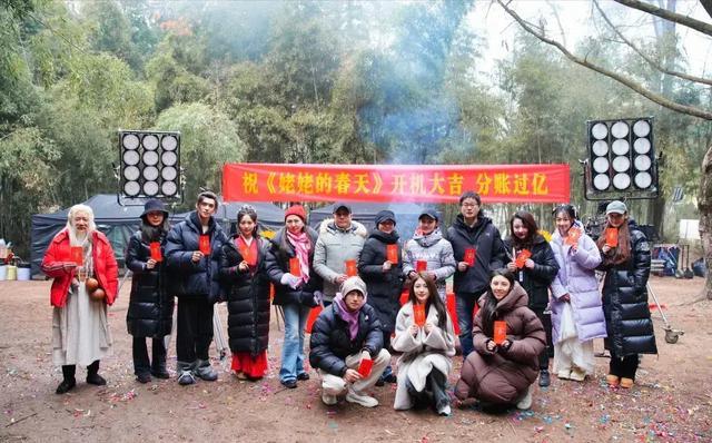 41岁姚笛转行做导演拍短剧《姥姥的春天》 网友:隔行如隔山祝她好运吧!