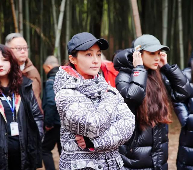 41岁姚笛转行做导演拍短剧《姥姥的春天》 网友:隔行如隔山祝她好运吧!