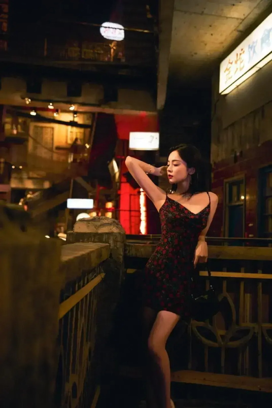 古力娜扎典型浓颜系新疆美人写真图集