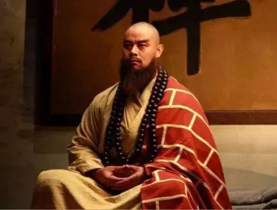 倒拔垂杨柳是谁拔的(倒拔垂杨柳故事梗概)