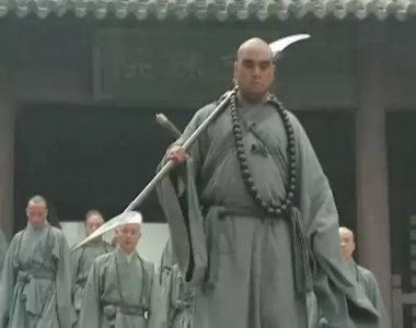 倒拔垂杨柳是谁拔的(倒拔垂杨柳故事梗概)