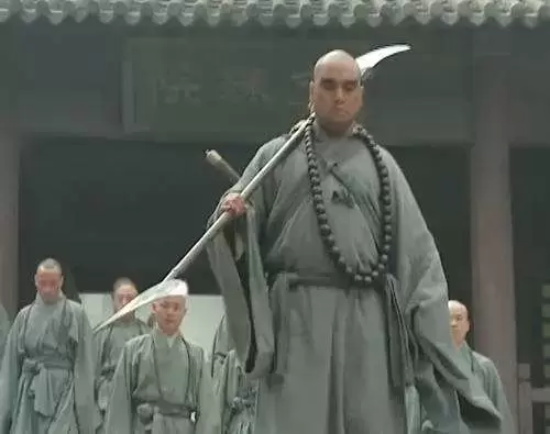 倒拔垂杨柳是谁拔的(倒拔垂杨柳故事梗概)