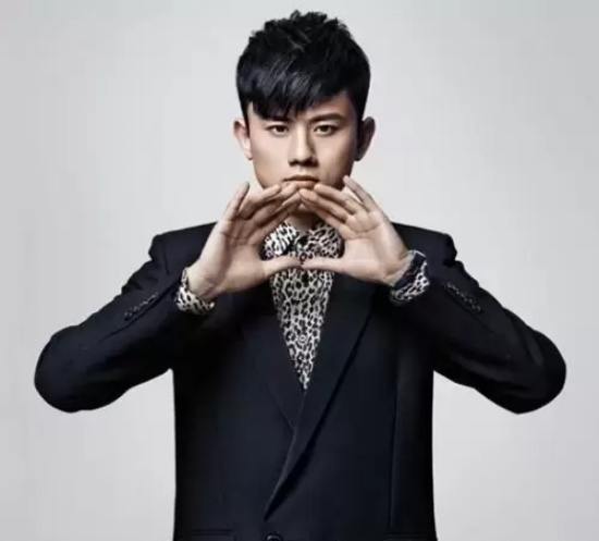 邓紫棋张杰接吻是哪一期(邓紫棋张杰接吻真相是被造谣)