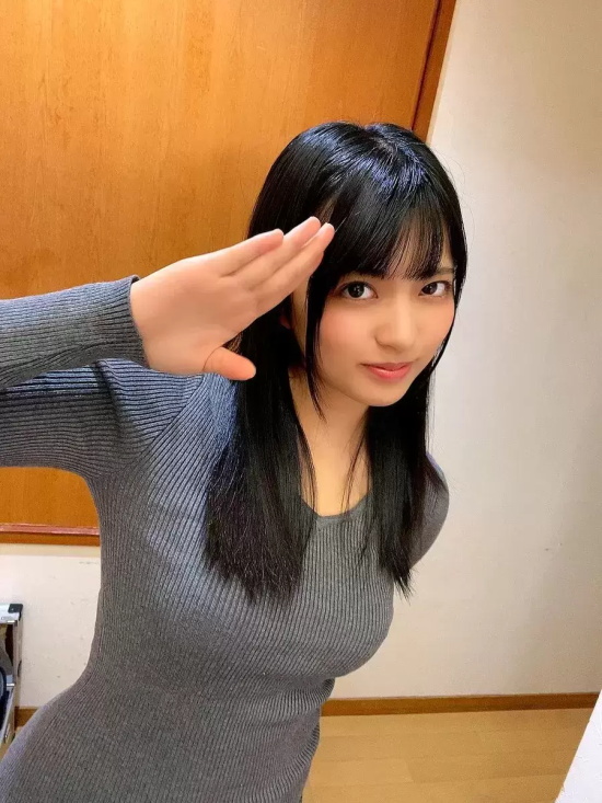 浑圆一器的根尾朱里写真分享,微胖的逐梦人!