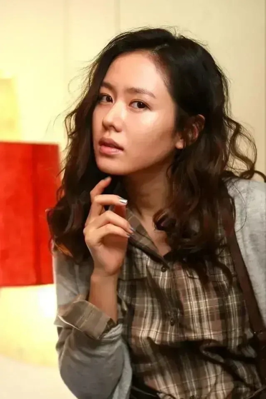 韩国影视圈半边天的重量级人物:孙艺珍