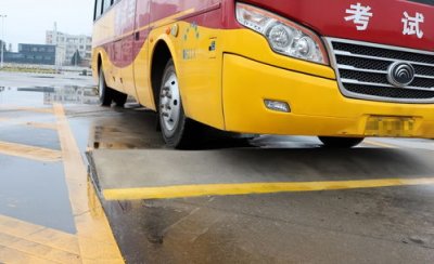 起伏路驾驶体育(蹲踞式起跑公开课视频)