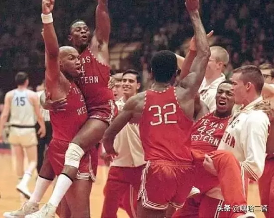 必看的体育题材电影有哪些(九部值得看的高分体育电影推荐)