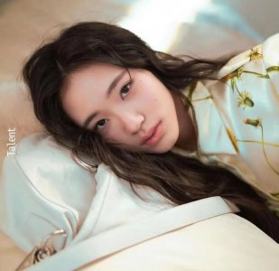 16岁Lily拍杂志比王诗龄老练多了,采访得小S真传