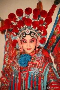 京剧是以什么腔为主要唱腔的剧种?