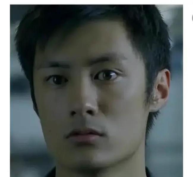 余文乐42岁近照不敢认! 胡子花白、大小眼被传婚变后这是经历了啥?