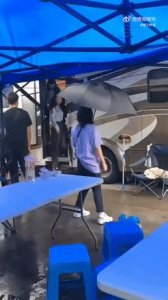 明星片场待遇越来越好,演技却越来越烂,和老戏骨对比太讽刺