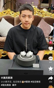 郭涛晒照为儿子庆生,17岁石头越长越像爸爸!