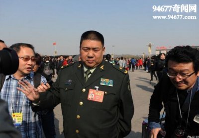 ​中国最年轻的少将，毛新宇40岁成为上将(毛泽东取名)