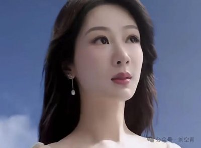 她现在的脸,真的也太僵硬了……