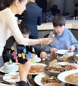 黄圣依高调为儿子庆生,一桌硬菜堪比过年,网友:土豪啊!